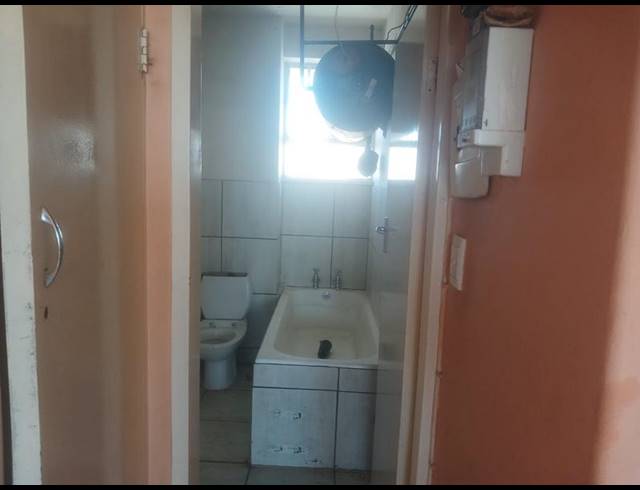 1 BEDROOM APARTMENT FOR SALE IN HILLBROW